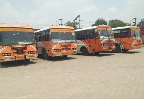 Passengers are upset due to less number of buses from Kanpur and Lucknow