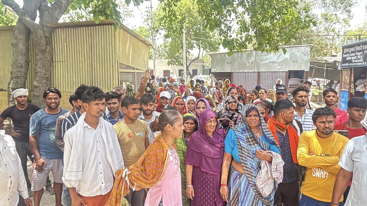 Both the parties reached the tehsil regarding the ration shop in Bijauli