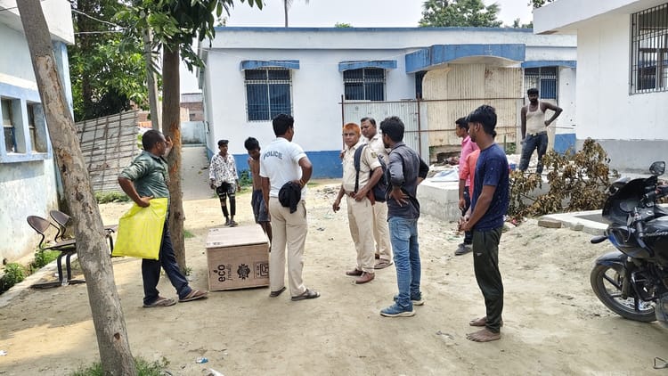 Bihar News: दहेज के लिए महिला की हत्या कर शव जलाने का प्रयास, मायके वालों ने चिता से निकाला अधजला शव