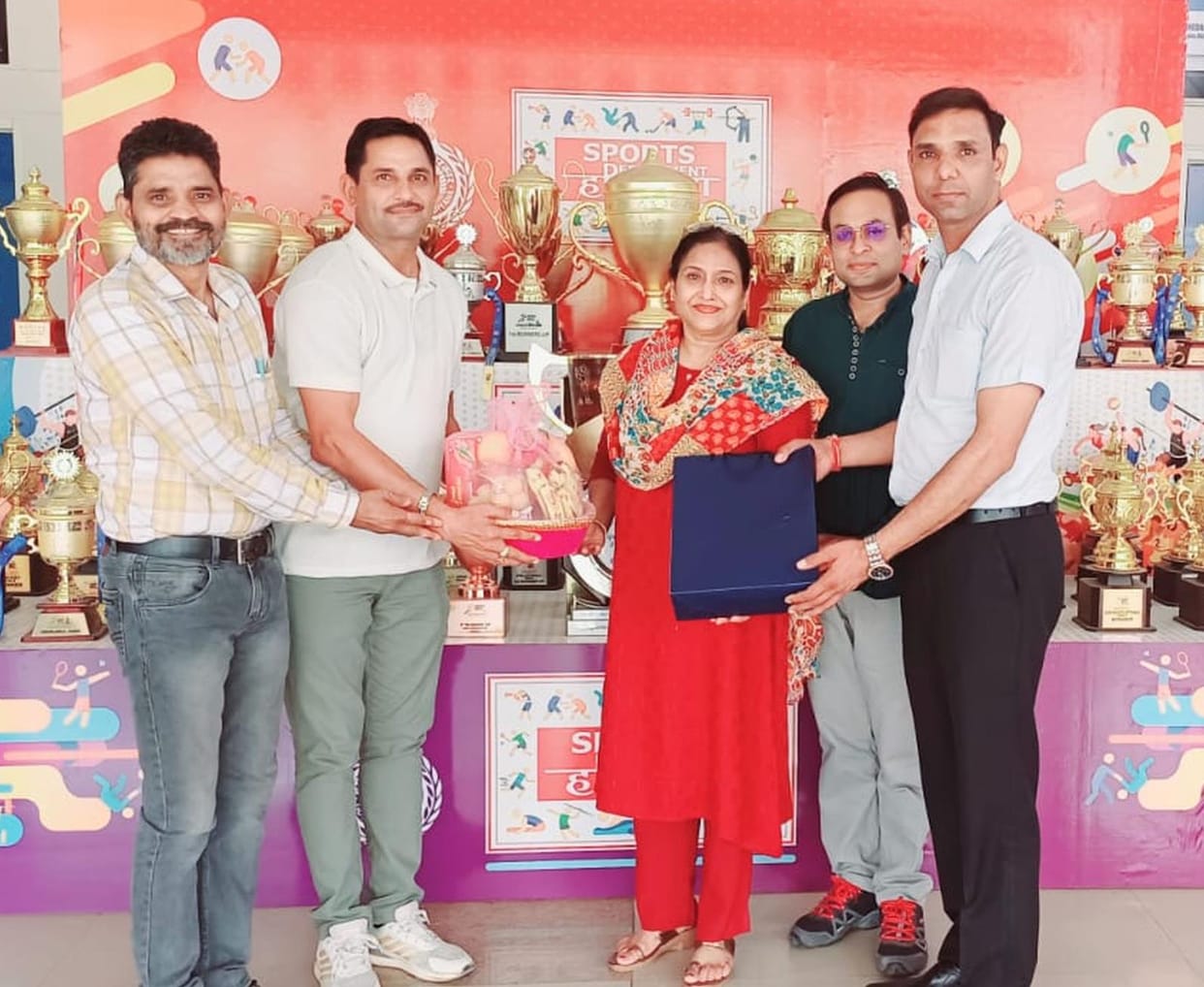 Sports lovers honored Deputy Director Sandhubala