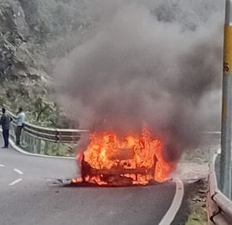 Fire broke out in a car near Nogli, causing loss of lakhs