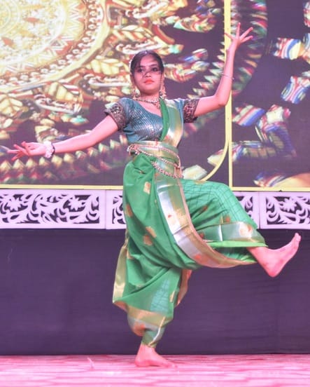 Aayo Re Aayo Shubh Din Aayo...Jumma on the performance
