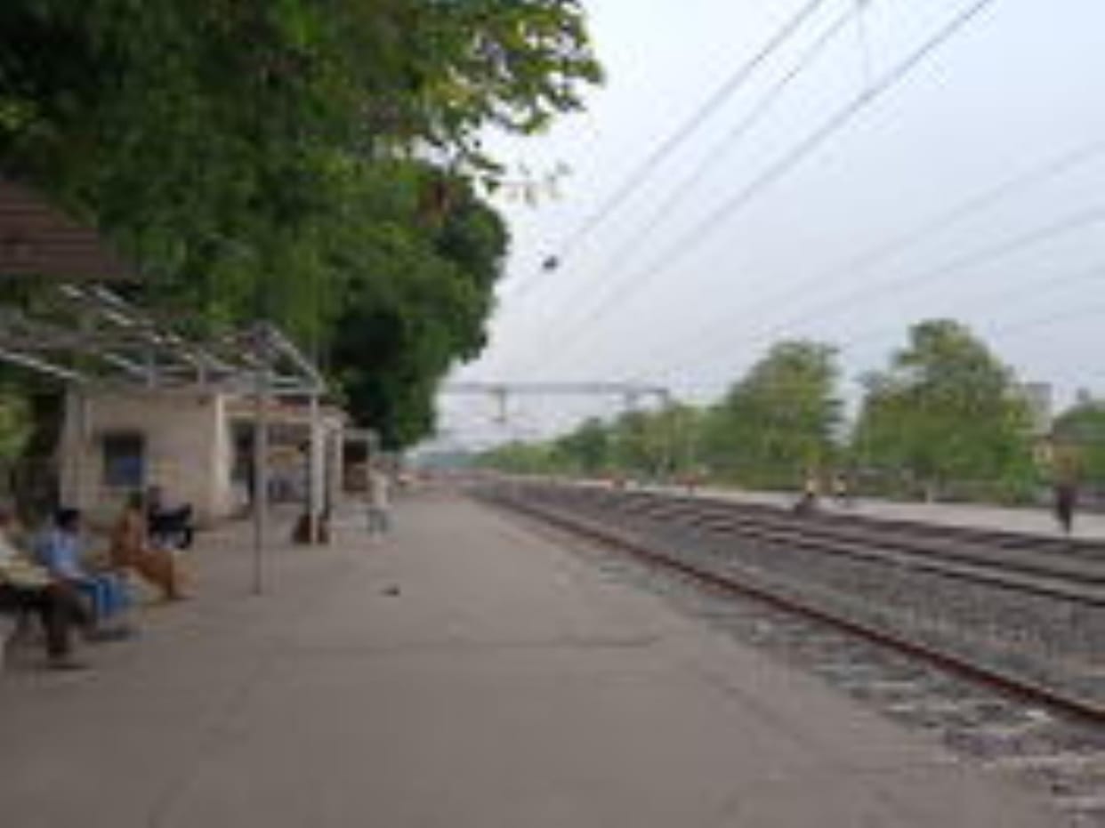 There is no provision for passenger shed and drinking water, passengers face many difficulties