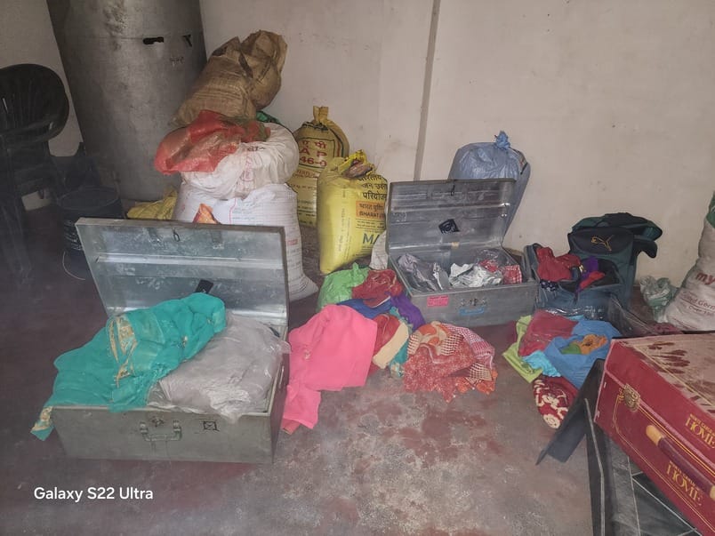 UP News Family members sleeping thieves searched house in cunning manner report filed in mirzapur