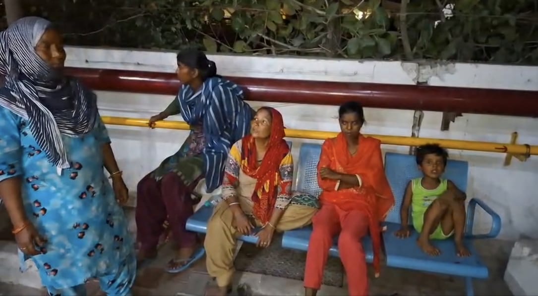 Innocent child dies due to electric shock, family members create ruckus in hospital for dead body