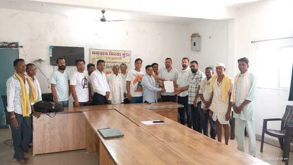 ग्राम पंचायत छापरी में पंचायत स्तरीय किसानों की बैठक का आयोजन किया गया और पंचायत सचिव को ज्ञापन