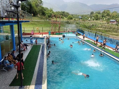 Crowds flock to the ravines and swimming pools to get relief from the heat
