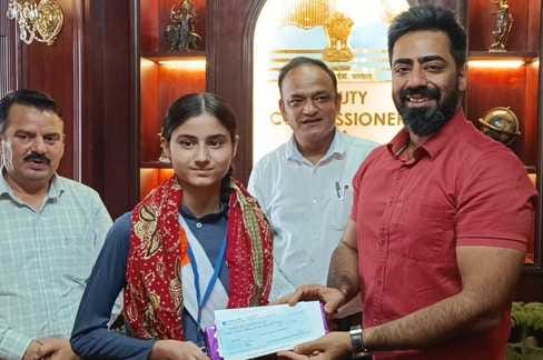 11 toppers of Himachal Board exam were felicitated