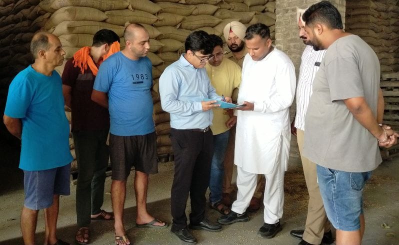 Water sprayed on wheat sacks in Pangrain godown, incharge detained
