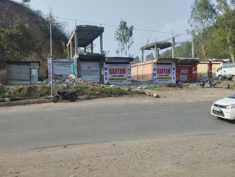 Despite receiving compensation, buildings and shops were not removed in Nauni-Bharadighat