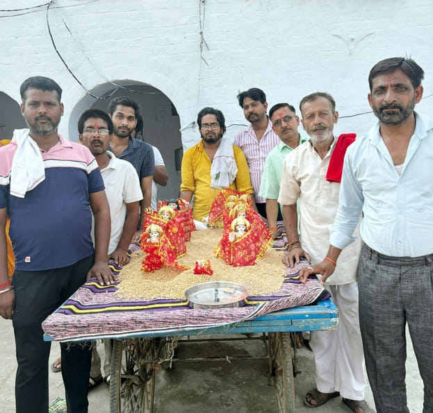 Pran Pratishtha of the idols of gods took place in Shiva temple