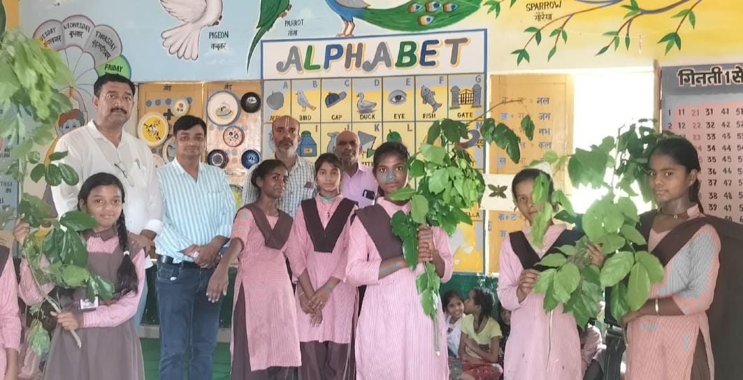 Basic and Secondary Education will plant 23.43 lakh saplings in UP priority given to fruit-bearing trees