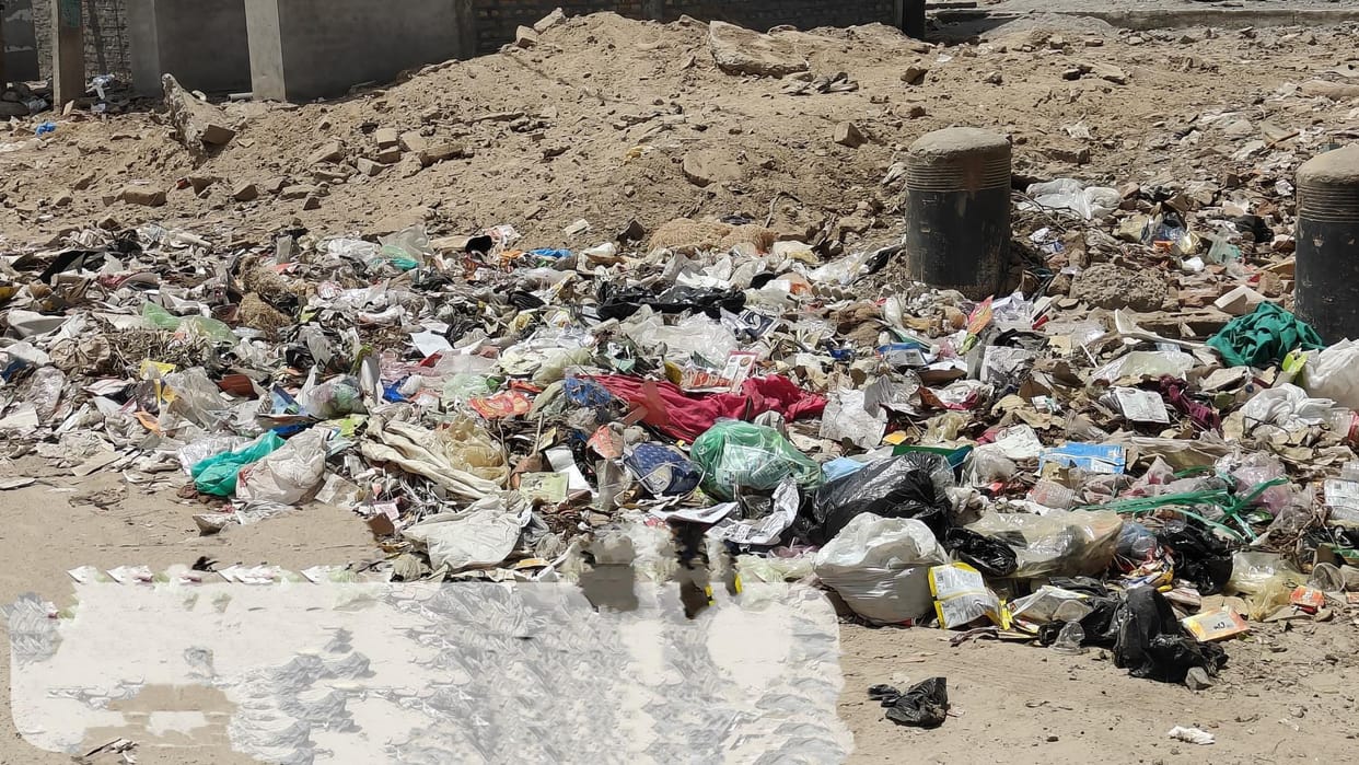 The sanitation system in the city is in disarray, the removed sanitation workers are on strike for three days