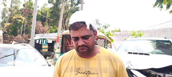 The person driving the car was attacked by his companion sitting behind