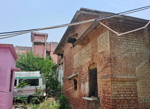 If the ruined building collapses, a joint laboratory will be built