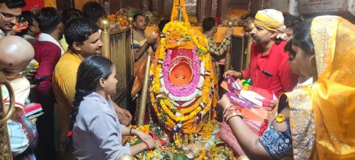 Manga blessings by worshiping Pawansut