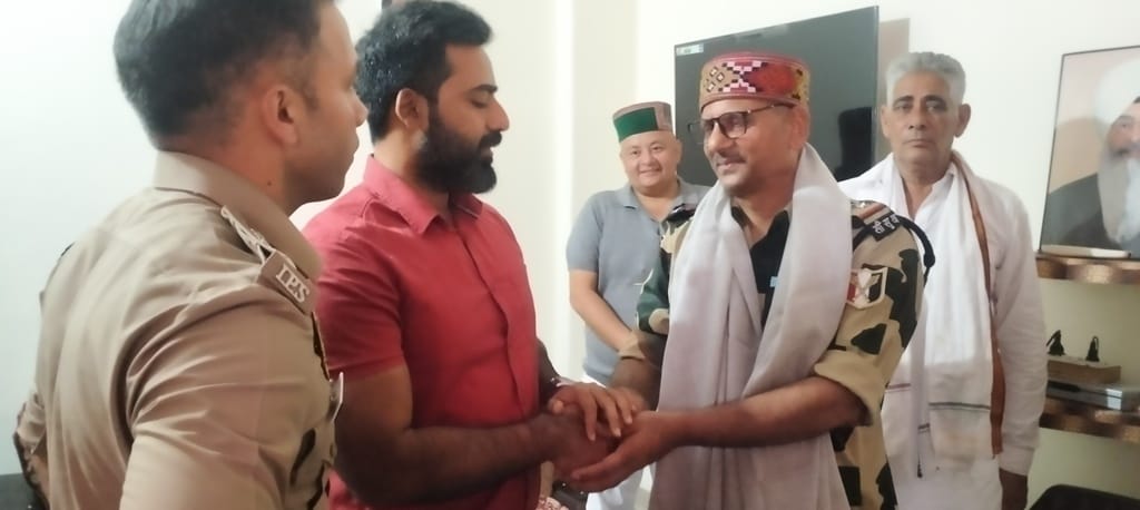 Brave soldier Vyas Dev and his wife were honored