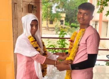 The loving couple got married in the police station