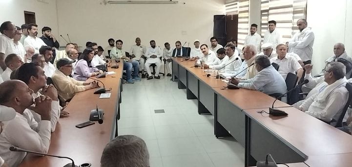 Congress workers were not informed about the meeting, they spoke out harshly