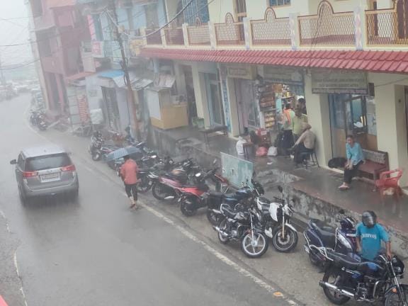 Banku Salla road remained closed for nine hours due to debris