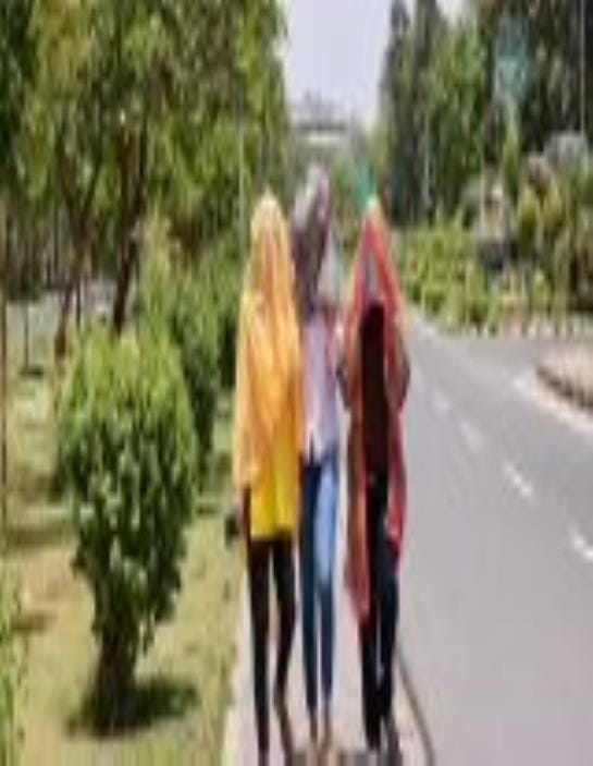 The hot winds blowing from the Thar Desert continue to wreak havoc, the heat has made people miserable