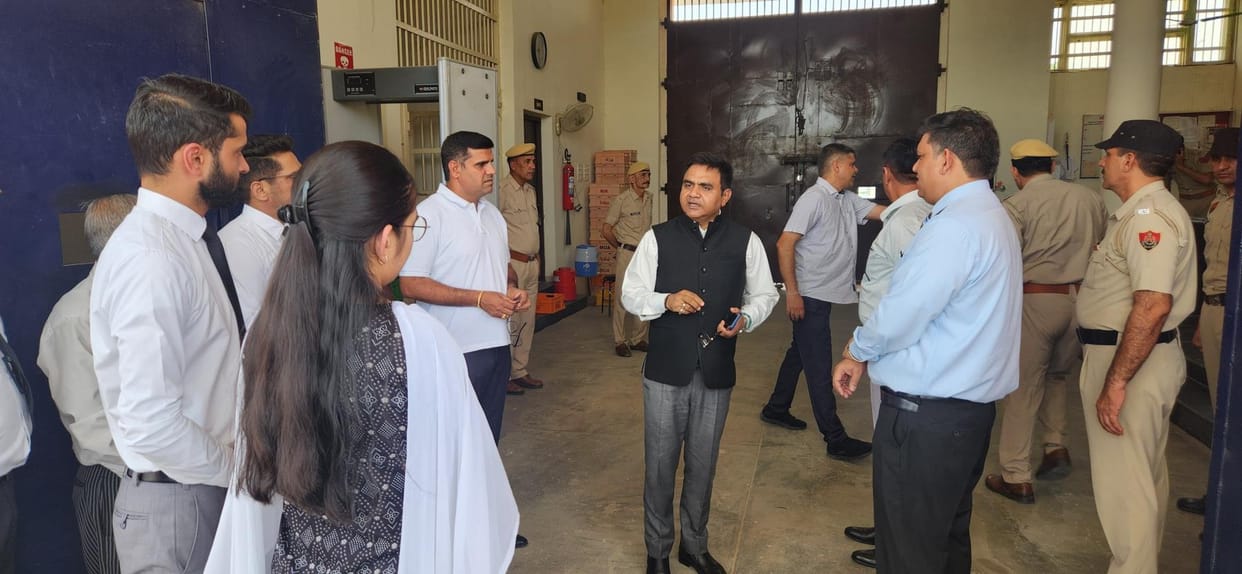 CJMs Pawan said - cleanliness in barracks and toilets should be improved, inspected the district jail.