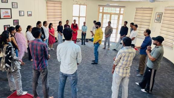 Students can achieve all-round development by connecting with art along with education: Ladha