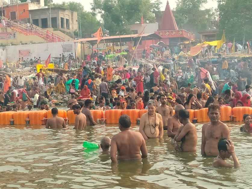 Devotees gathered in Shringverpur Dham for Ganga bath on Jyeshtha Purnima