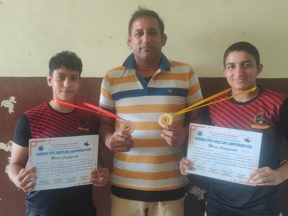 Wrestler Simran won gold and Alia won bronze medal