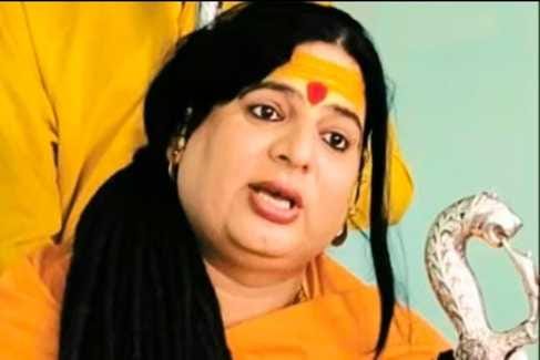 किन्नर अखाड़े की महामंडलेश्वर साध्वी पहुंची झुंझुनू,