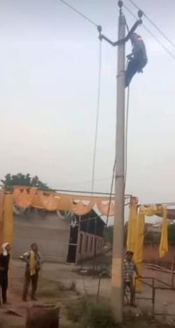 There is a power outage in the city every half hour