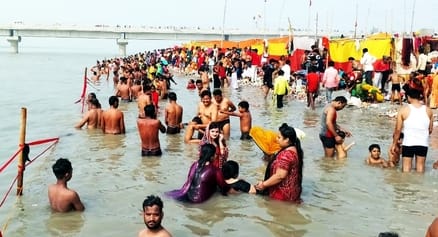 Ashadha Purnima and Guru Purnima Today Know the Auspicious Time Puja Vidhi, Mantras Daan