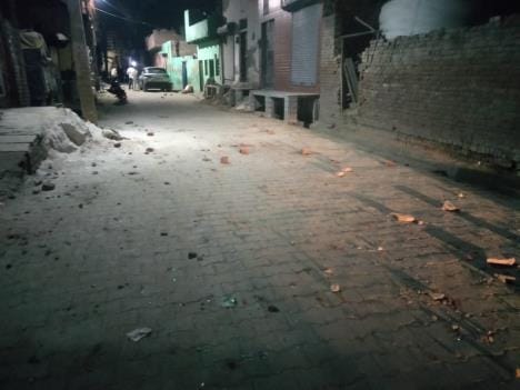 Stone pelting between two groups of same community late night in Chhata