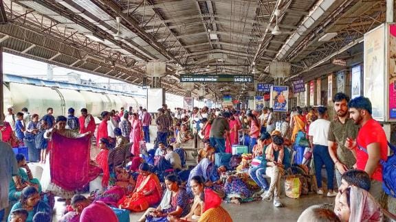 Trains are full in this scorching heat, passengers' health is deteriorating