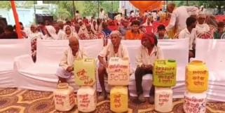 Police chased away villagers who came with water problems