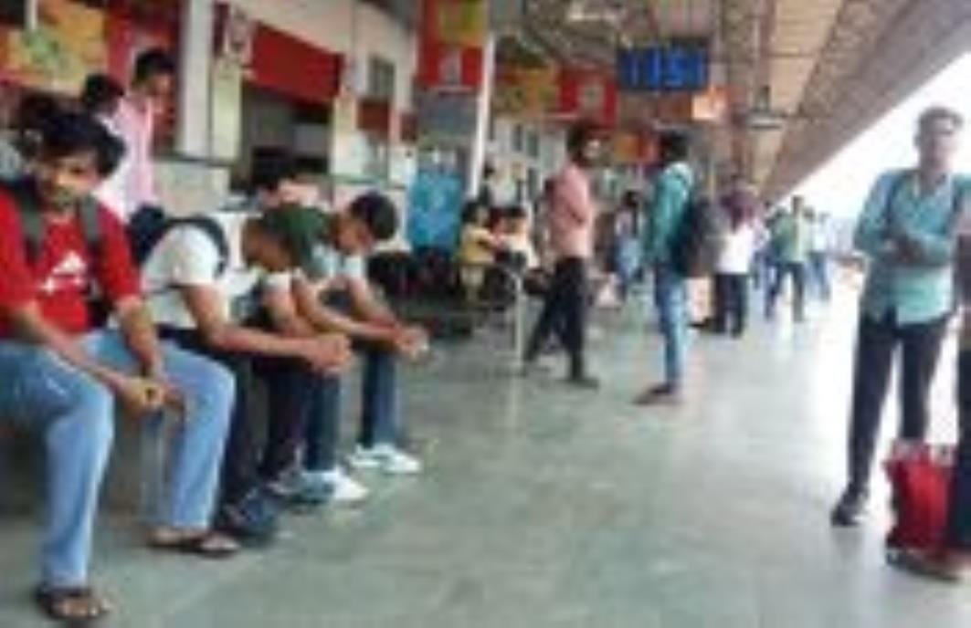 Trains were stopped for 45 minutes, passengers were in distress