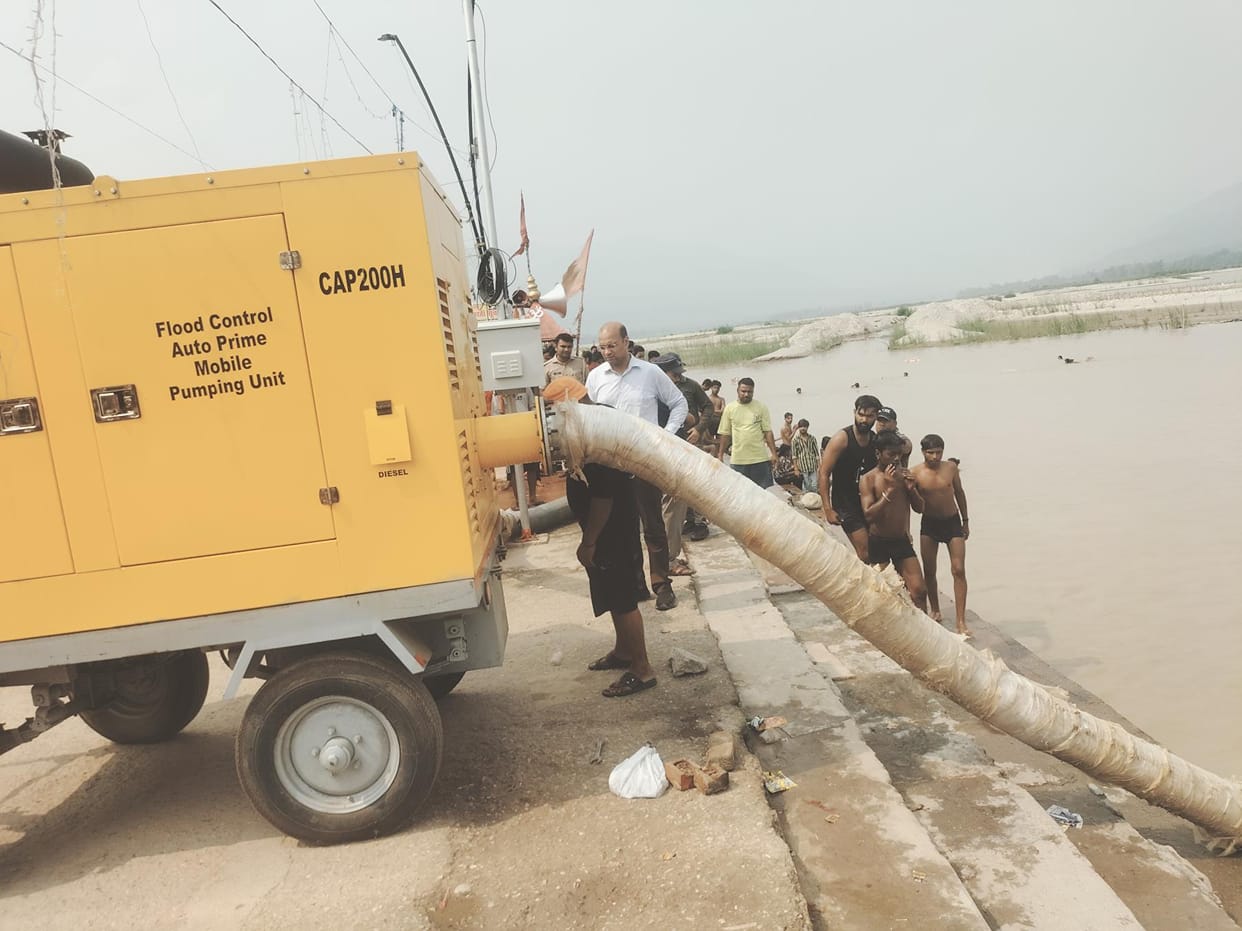Flood control auto mobile unit installed to deal with water logging