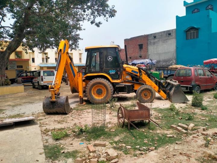 JCB and tractor-trolley caught in illegal mining