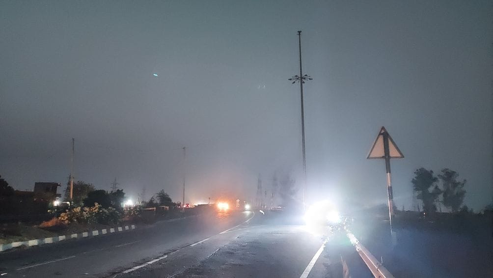 Due to the negligence of NHAI, darkness prevails on the roads