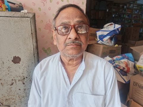 There is no public toilet in Julana market