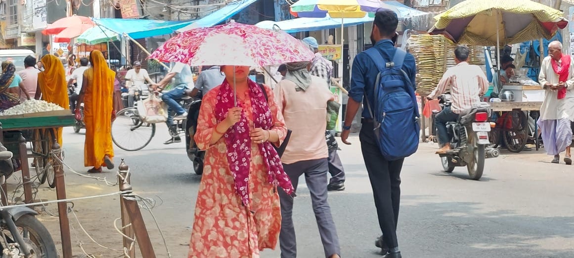 UP Weather news Sunshine after rain raises mercury above 35 degrees yellow alert for rain in Varanasi