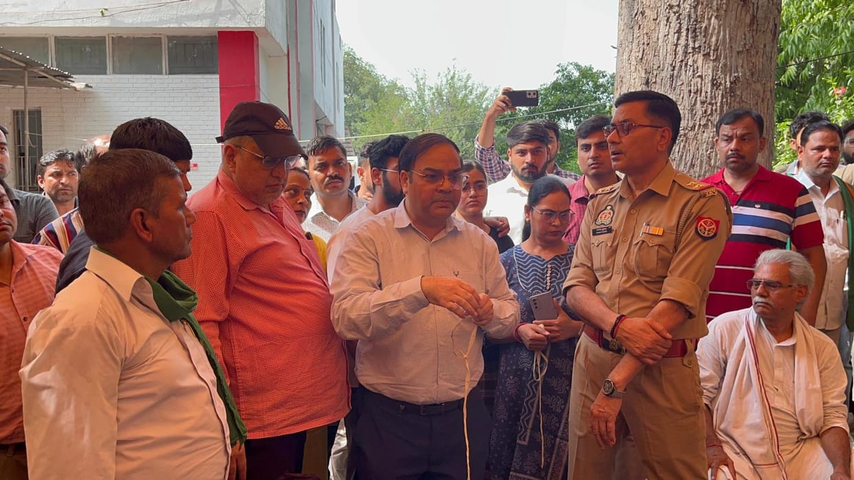 The family of the senior postal superintendent reached the protest site with a noose in their hands
