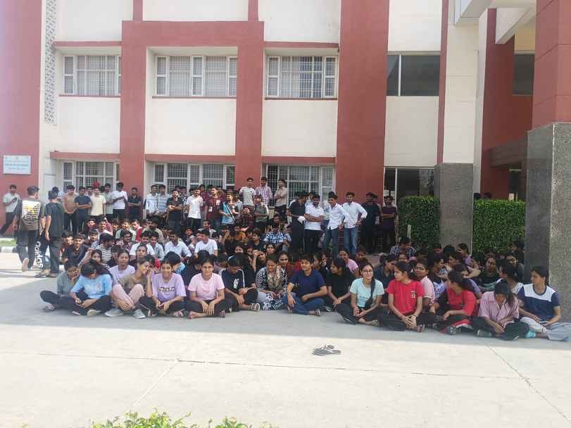 Protest against lathicharge on students