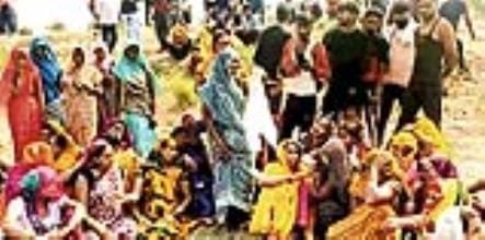 The bodies of two minor friends who had gone out for a walk were found in the Sai river, the family members suspected murder