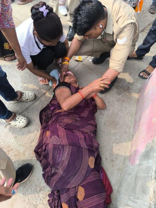 Grandmother jumped from the train after not seeing her granddaughter in the compartment, got injured