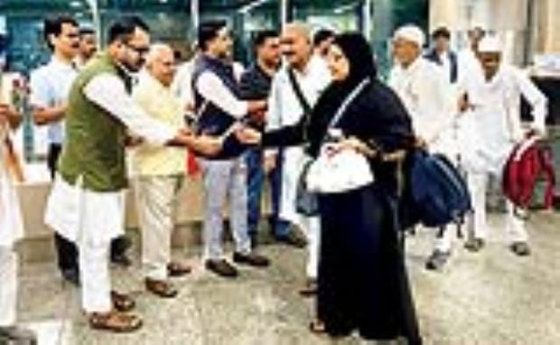 287 Hajis returned to their homeland on the first flight after completing Hajj
