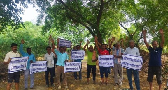 Farmers of Mahasinghpur once again came out in protest against consolidation