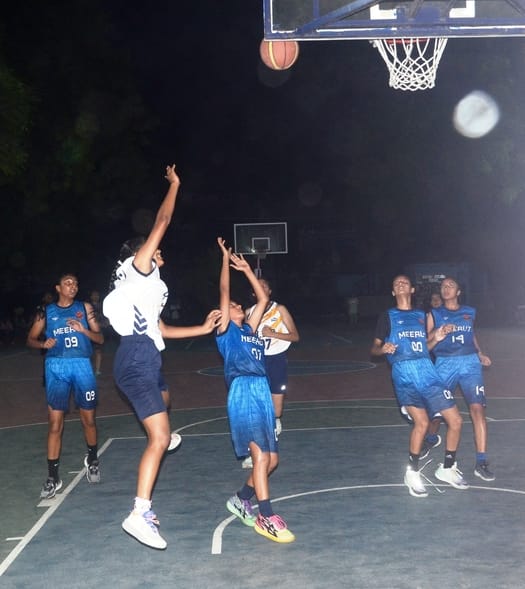 Players showed their strength in the basketball tournament