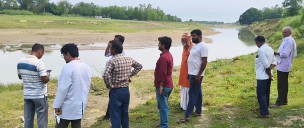 More than 300 chickens found floating in Kuda river, creating panic