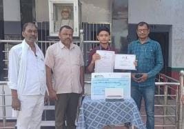 Meritorious students of high school and intermediate were honored